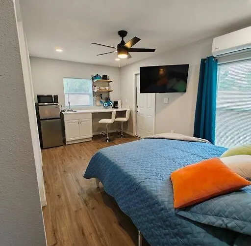 Gorgeous Suite Central Location